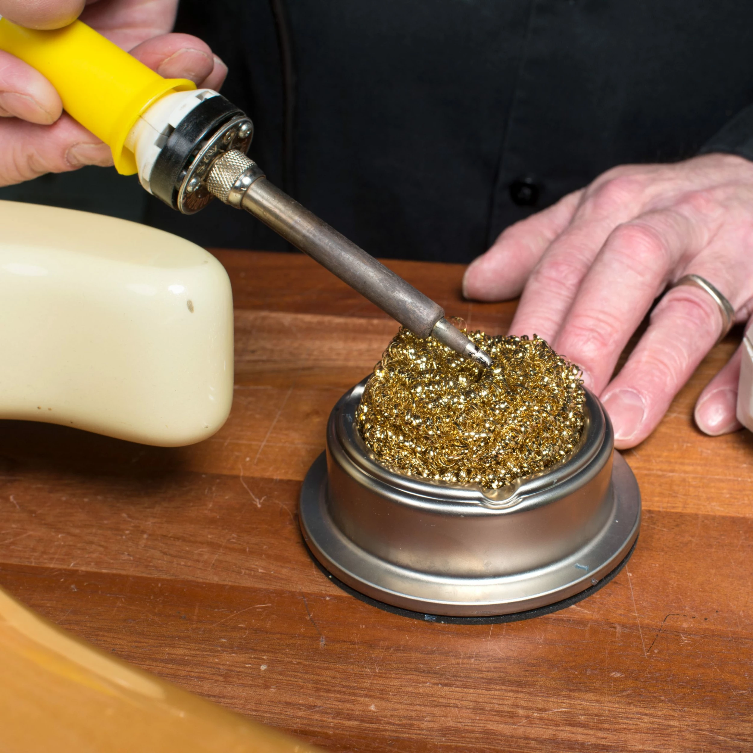 Stay Hot Solder Tip Cleaner - StewMac 2 Stay Hot Solder Tip Cleaner - StewMac - Image 2