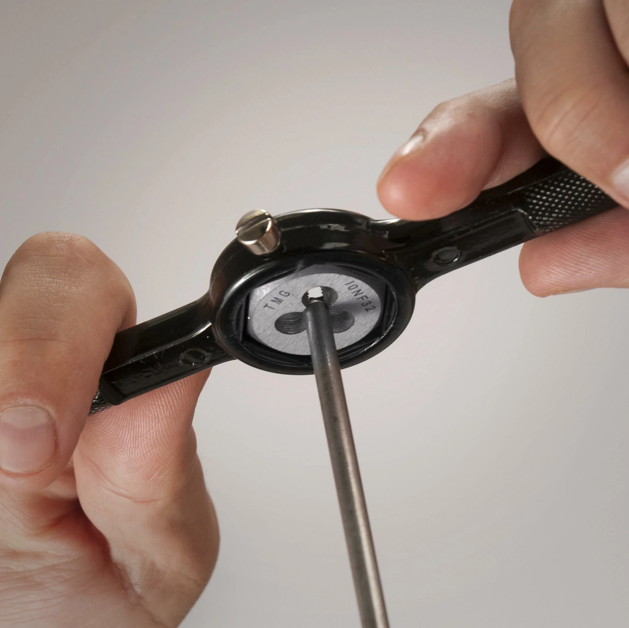 Handle For Our Thread Cutting Die - StewMac 1 Handle For Our Thread Cutting Die - StewMac